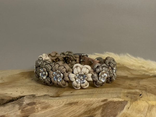 Halsband Flower Creme