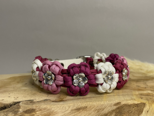 Halsband Flower Beere
